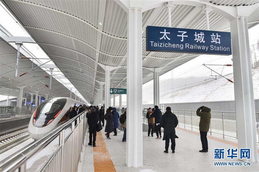 （在习近平新时代中国特色社会主义思想指引下——新时代新作为新篇章·总书记关切高质量发展·科技创新·图文互动）（5）3.5万公里的幸福绵延——中国高铁的“科技牵引力”