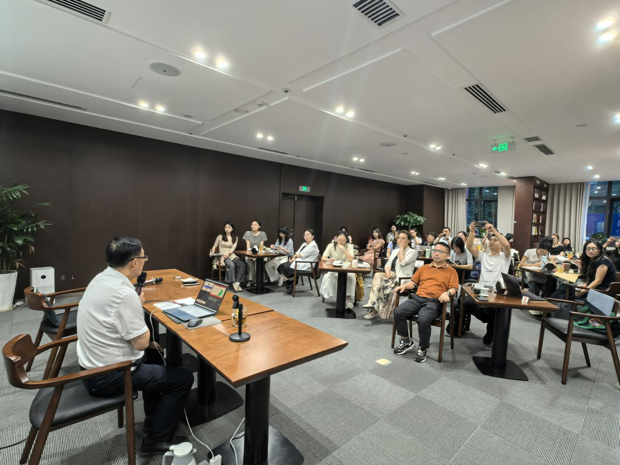 1757987978400.png 沙龙杨2.png